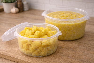 소분된 고구마 큐브와 미음 용기 사진