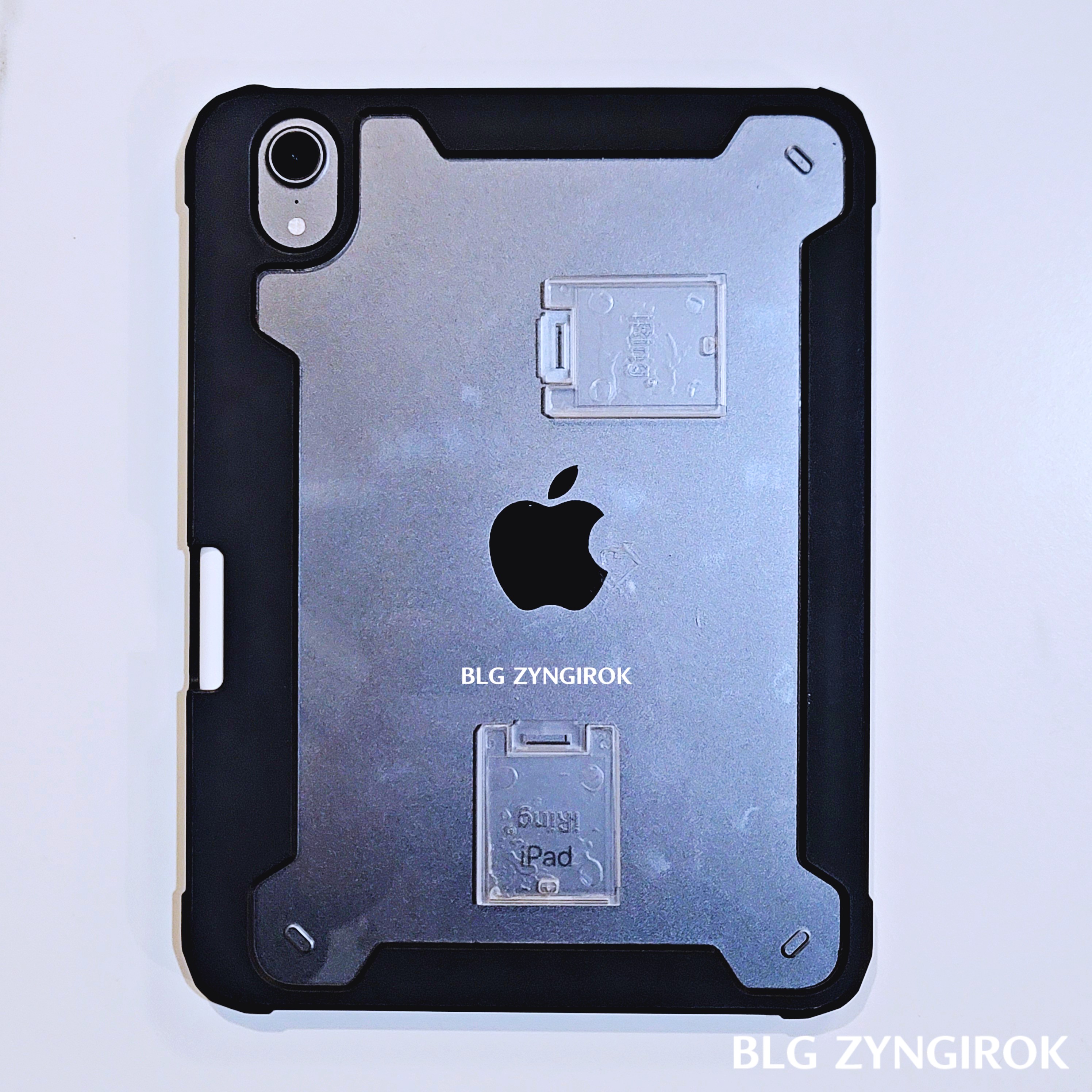 iRIng2 플레이트를 부착한 iPad Mini 후면 모습이다.