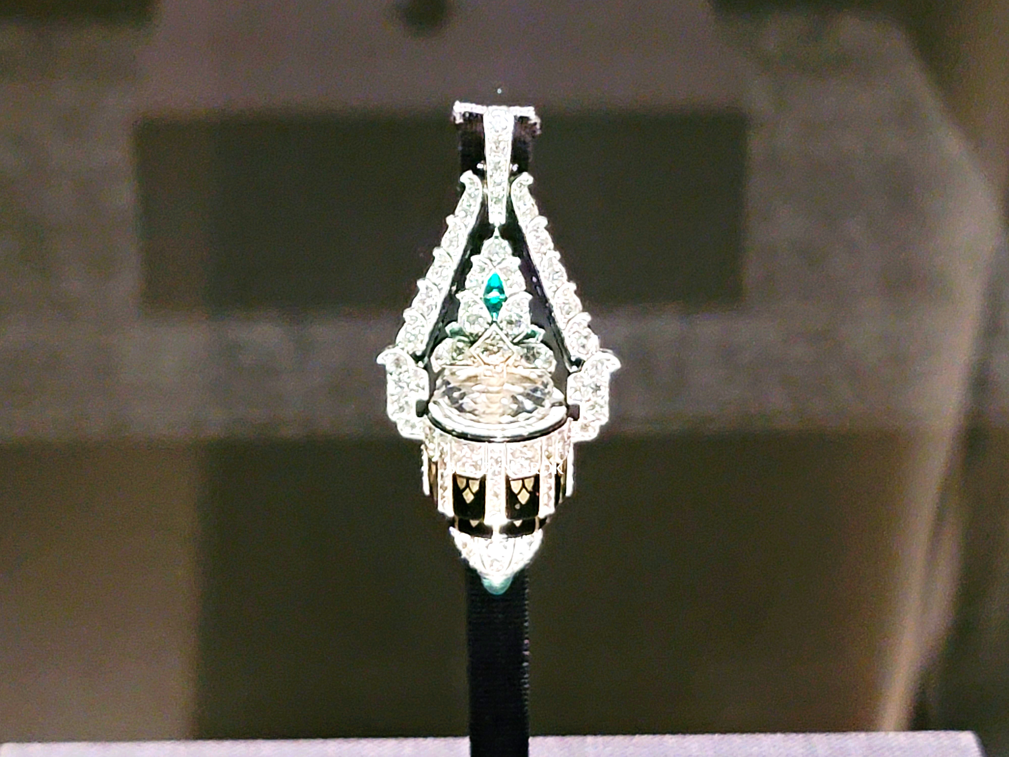 롯데타워 - 롯데뮤지엄 고혹의 보석 매혹의 시간 - 아르데코와 그 이후 전시품 모습이다.