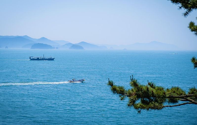 통영 앞바다 이순신공원