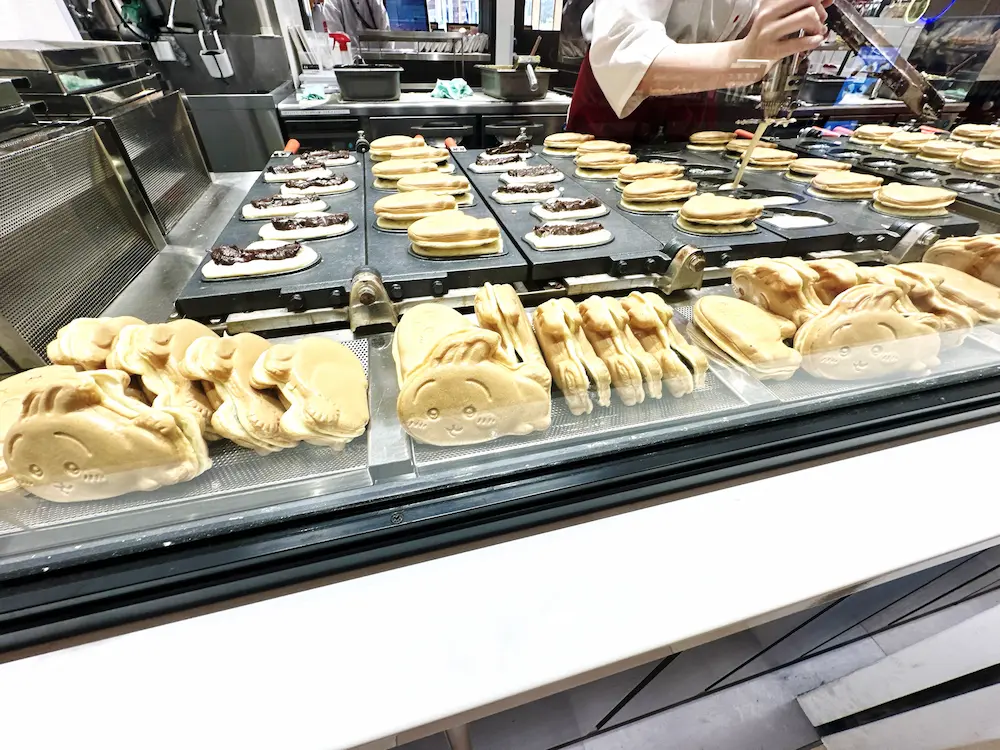 열심히 만들어지고 있는 야끼빵 사진들