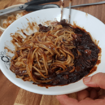 양쯔강 짜짱면 비비기