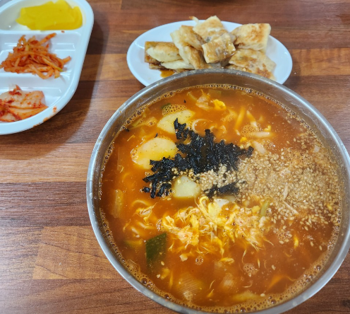 동네한바퀴 호떡 홍합 장칼국수 강원도 동해