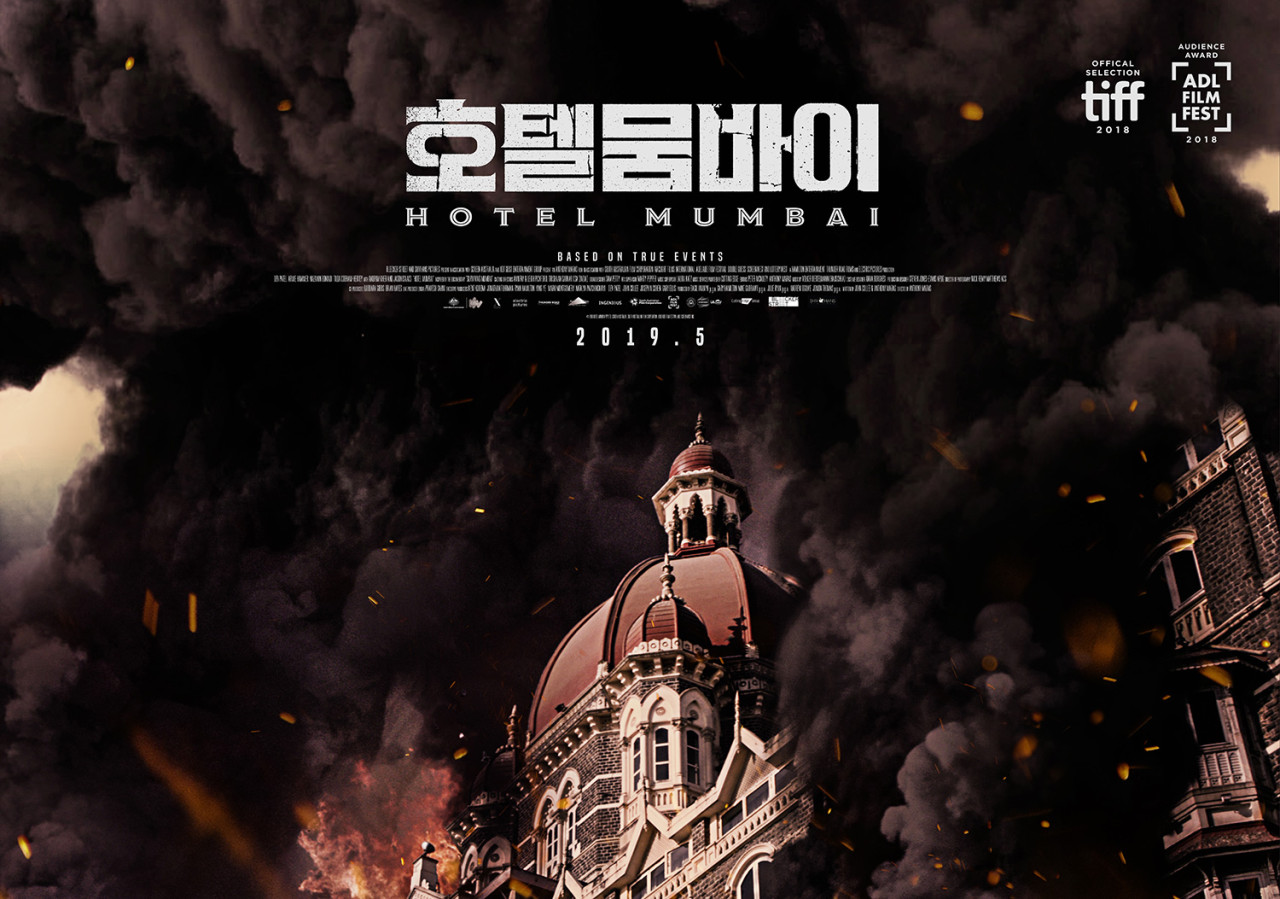 불타고 있는 건물 사진