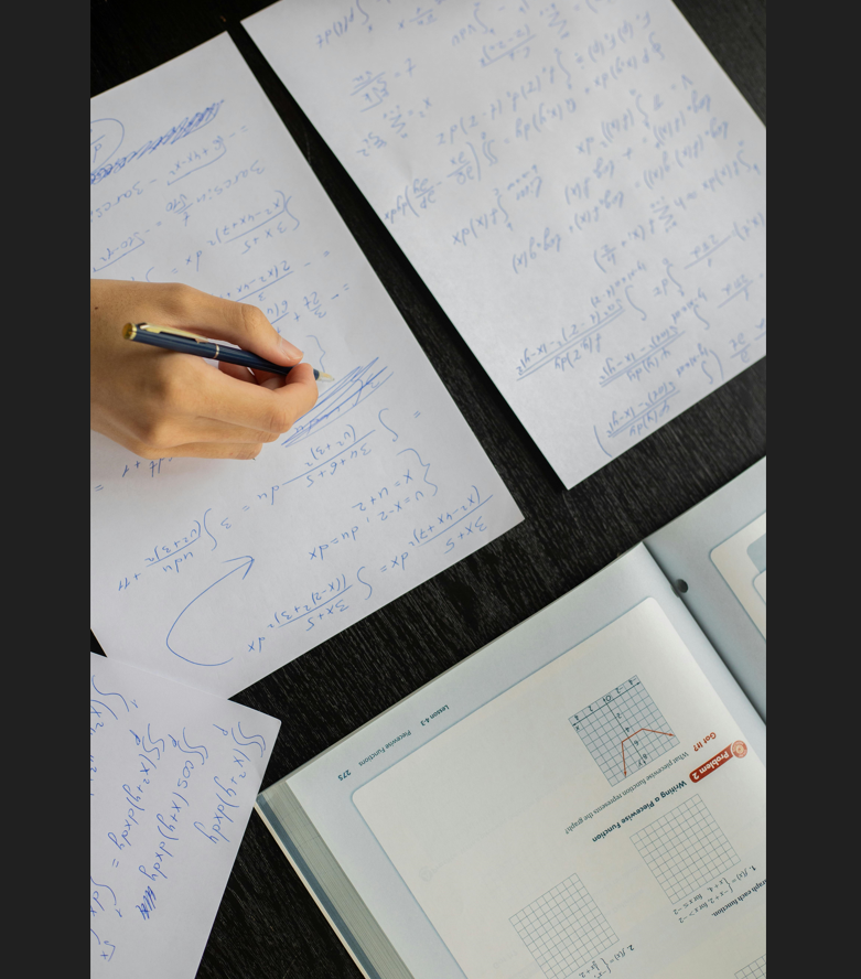 수학 노트 정리하는 사진