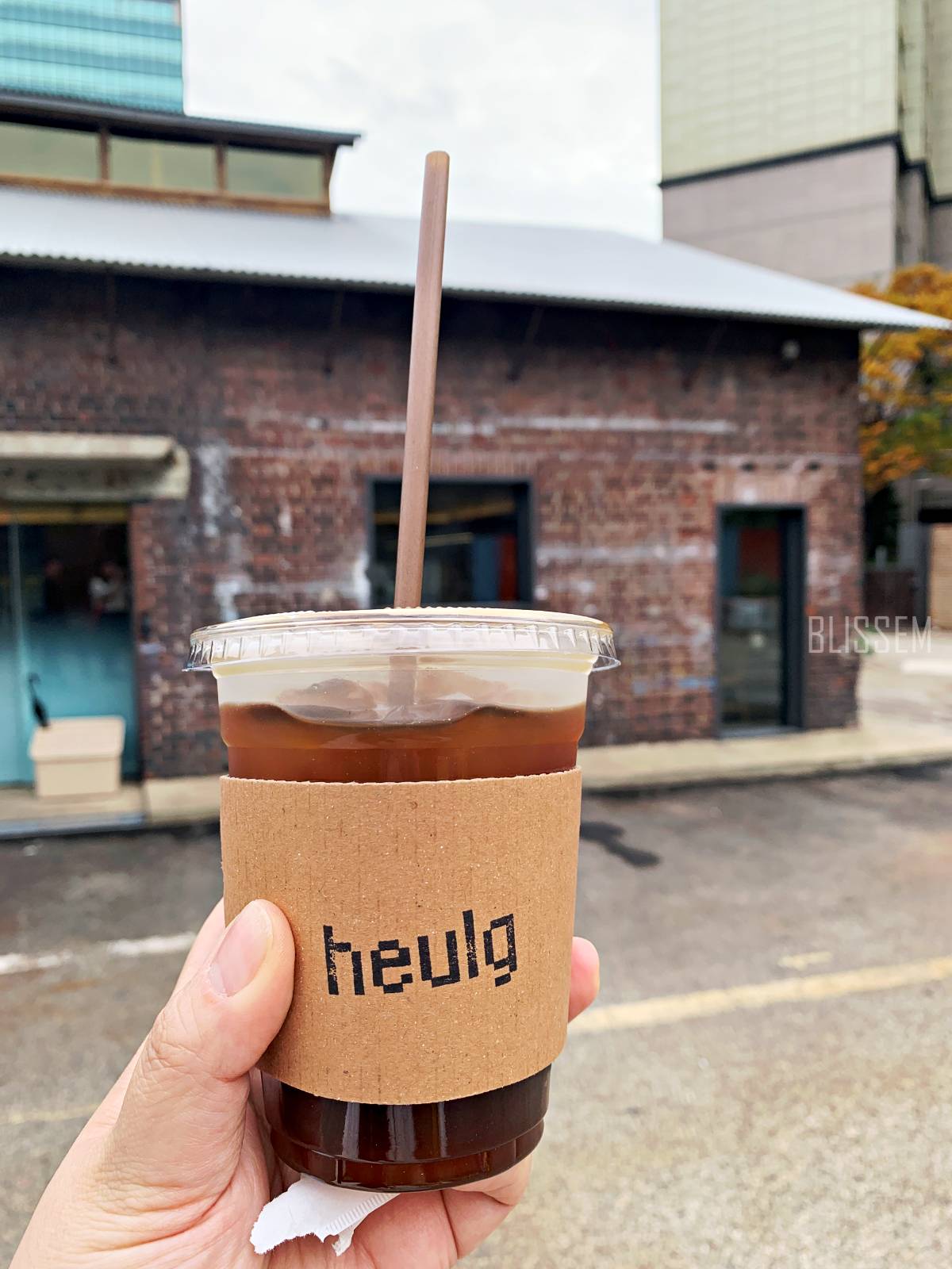 용산대형카페-용산카페추천-용산조용한카페-책읽기좋은카페-예쁜카페-벽돌집