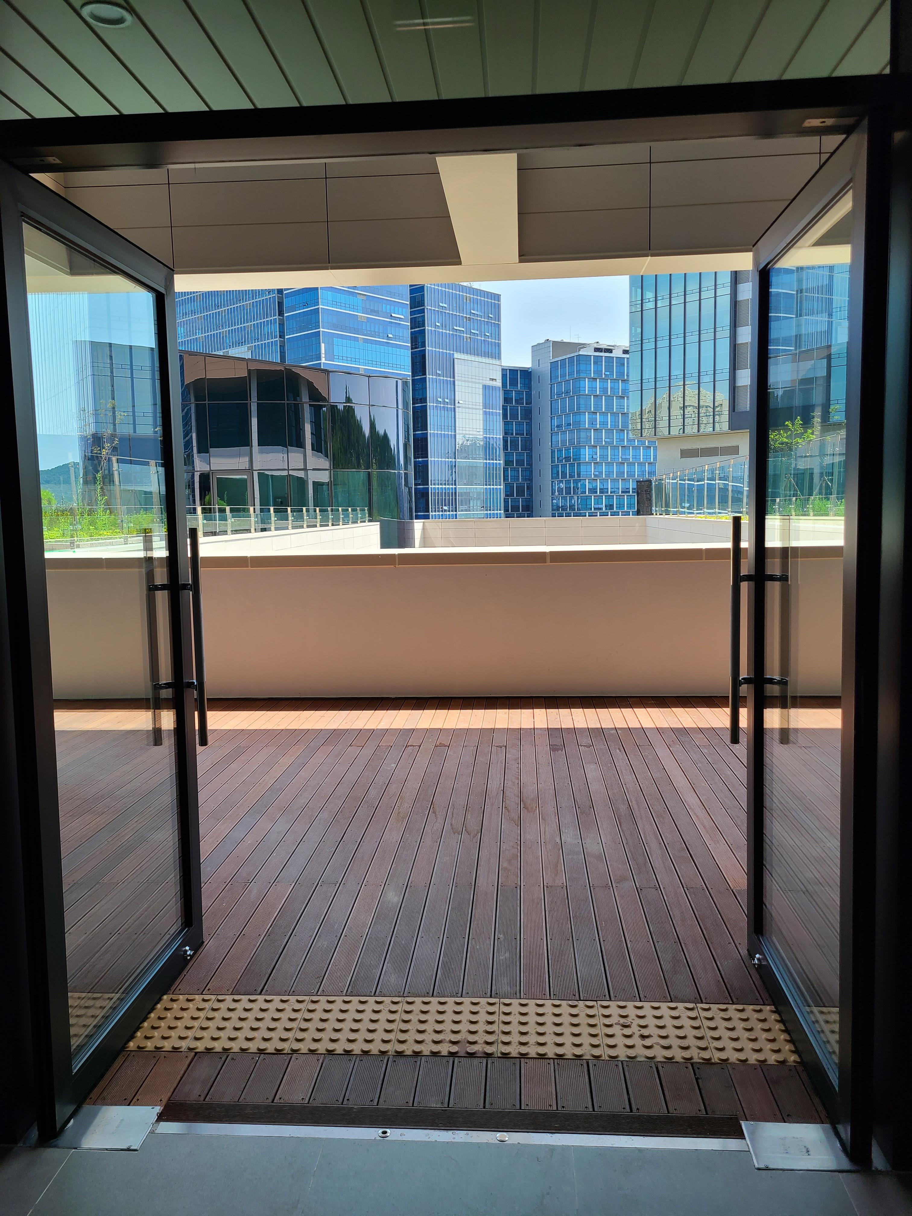 광교 플렉스데시앙 지산&#44; 상가 연결통로1