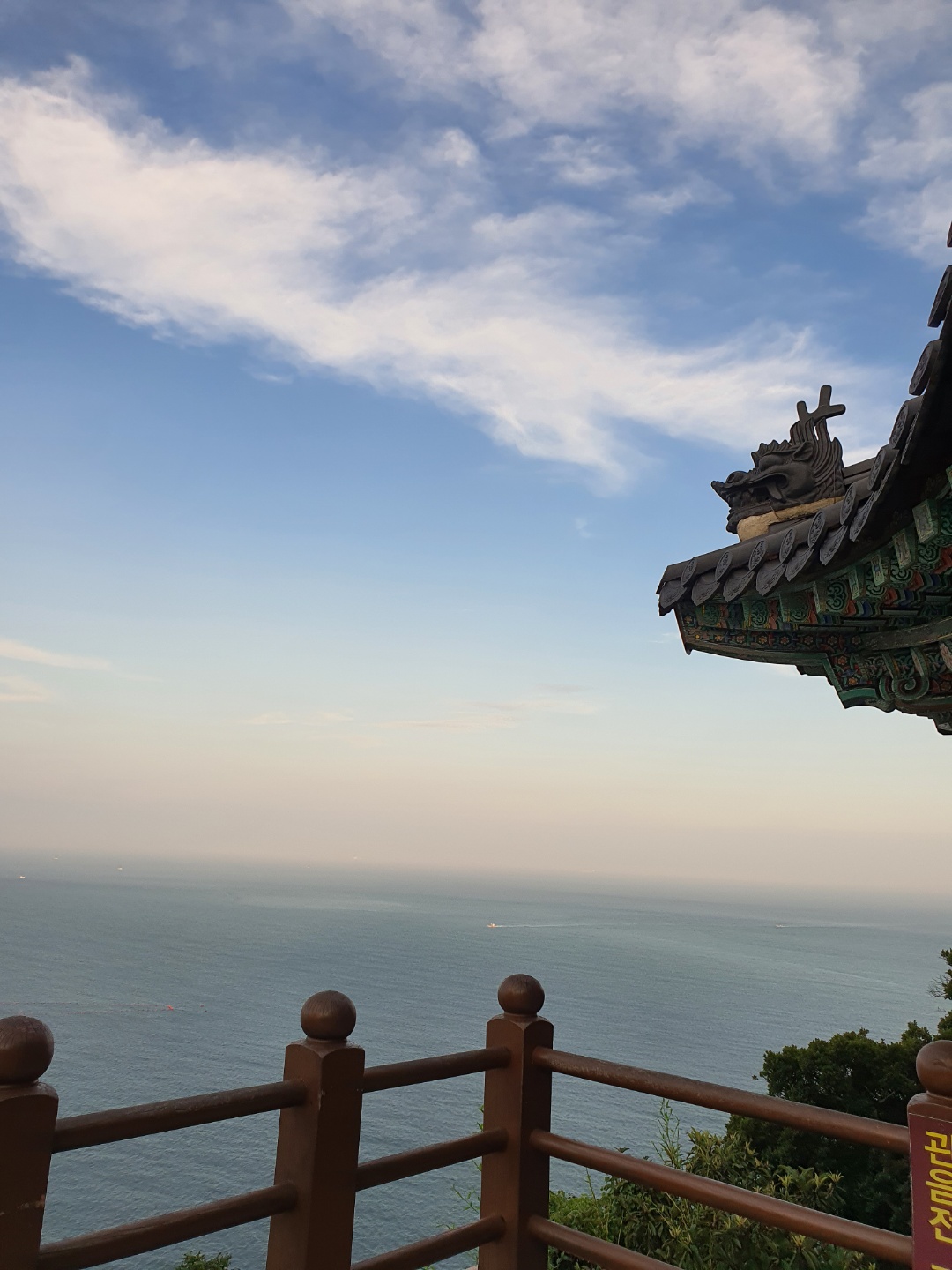 처마끝과 바다