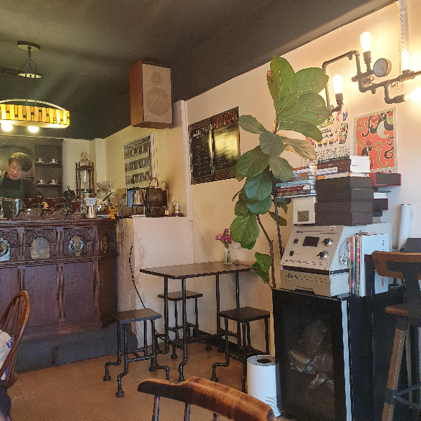 망원 카페 커피 하우스 마이샤: 부드러운 강배전 커피를 즐길 수 있는 곳