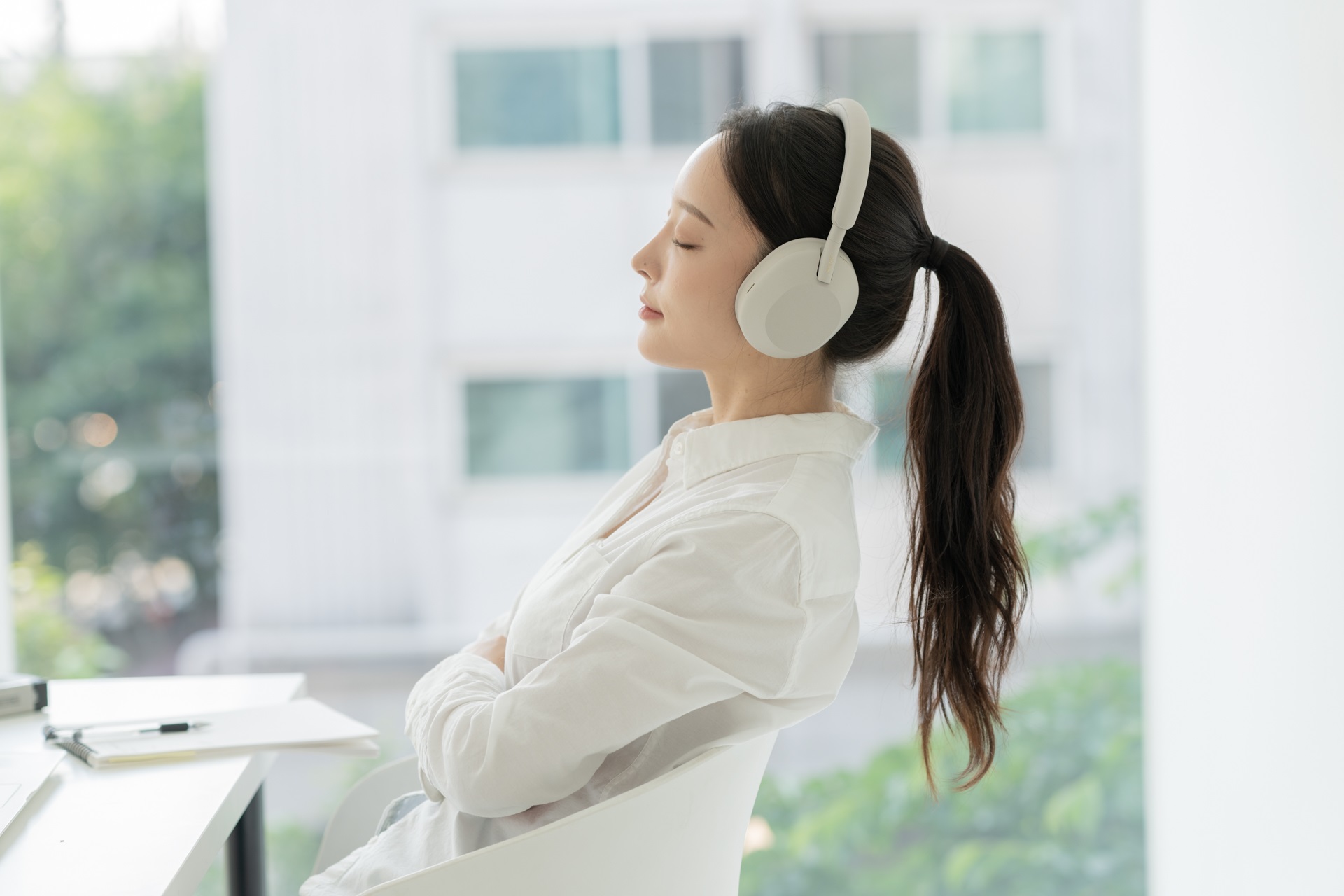 소니 무선 노이즈 캔슬링 헤드폰 WH-1000XM5