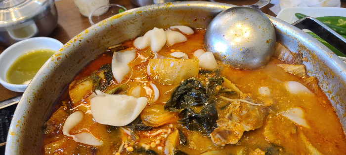 해장국 묵은지감자탕 약선당감자탕 송도점 메뉴판 찹쌀순대 해장해결 묵은지 시원한 국물 부드러운 살코기 수제비