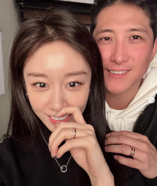 지연과 황재균이 함께 사진촬영을 했다. [사진=지연 SNS]