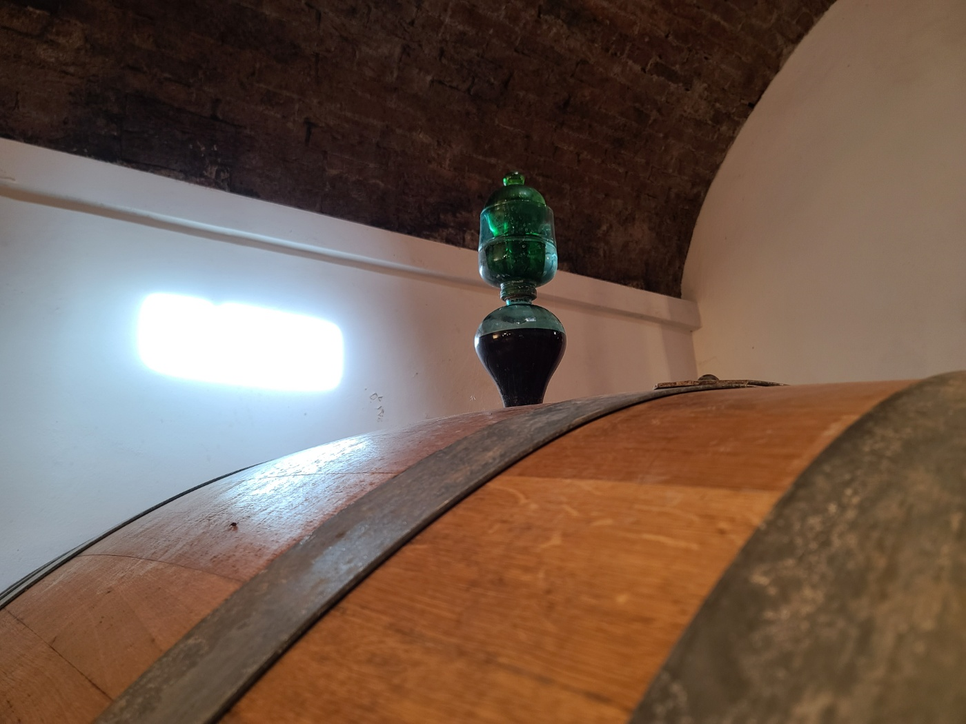 와인 숙성 : 오크통에서 가스를 빼는 것