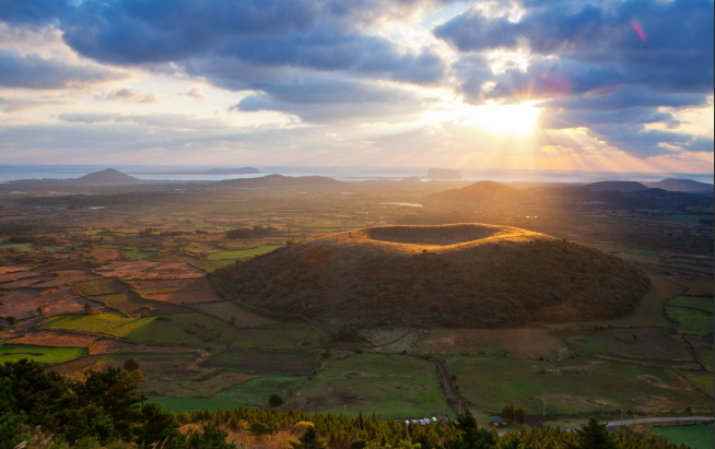 제주 오름 여행, 섬 속 작은 산들의 매력