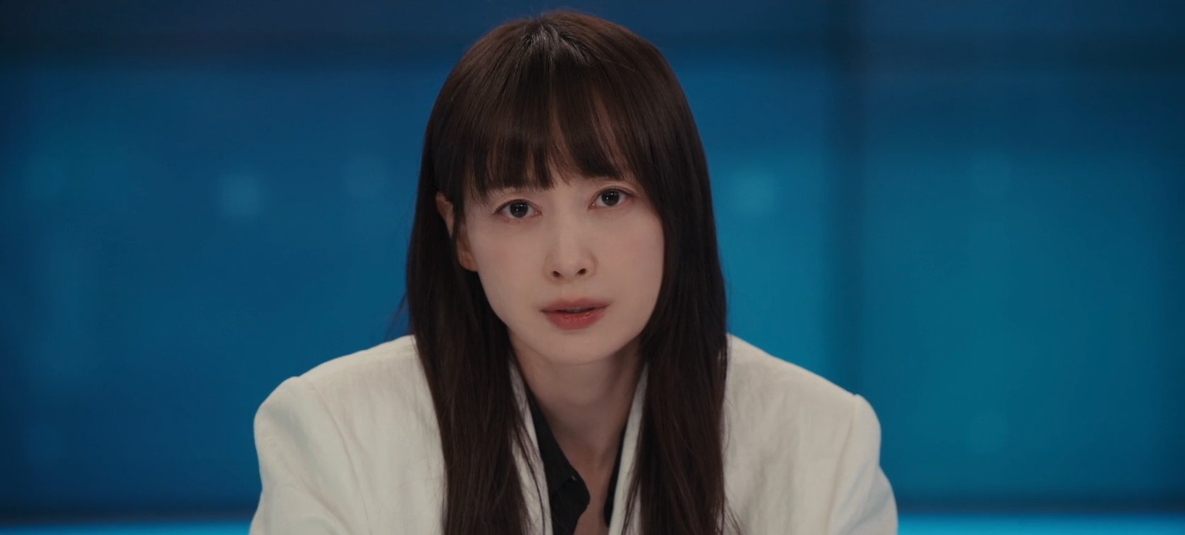 드라마 아너 1화 윤라영(이나영) 뉴스에 나온 장면