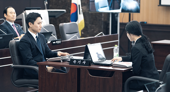 속기사