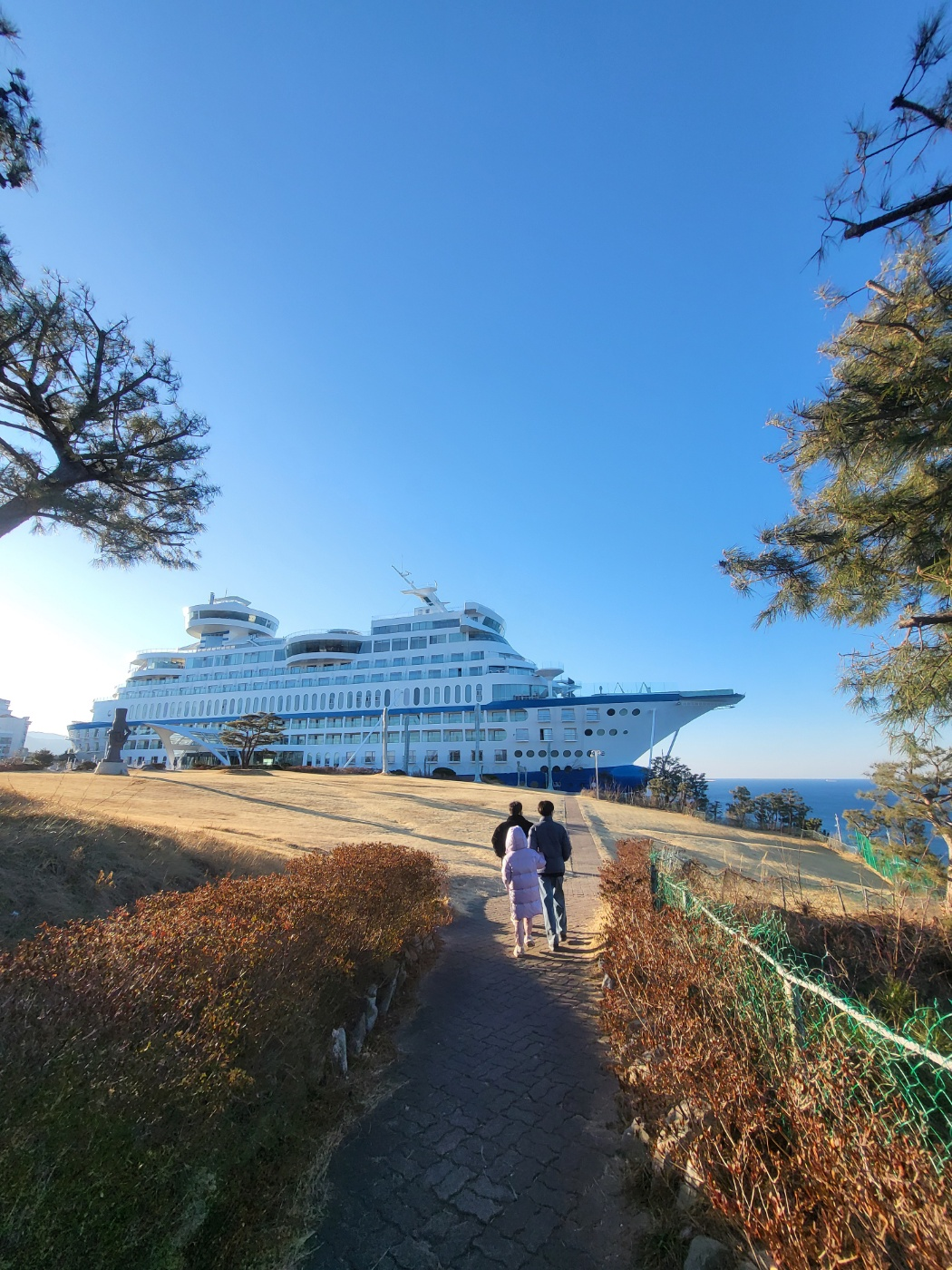 정동진 썬크루즈 리조트: 숙박 없이 100% 즐기기! 조각공원 입장료 환급 팁과 레스토랑 이용 후기(회전 레스토랑 가격정보)