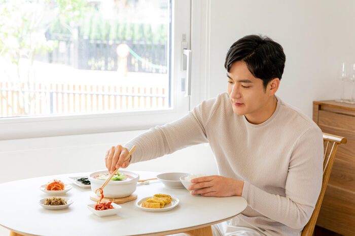 천천히 먹는 습관이 하루 컨디션을 바꾼다