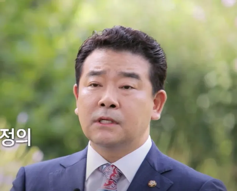 국회의원 인터뷰 장면26.webp