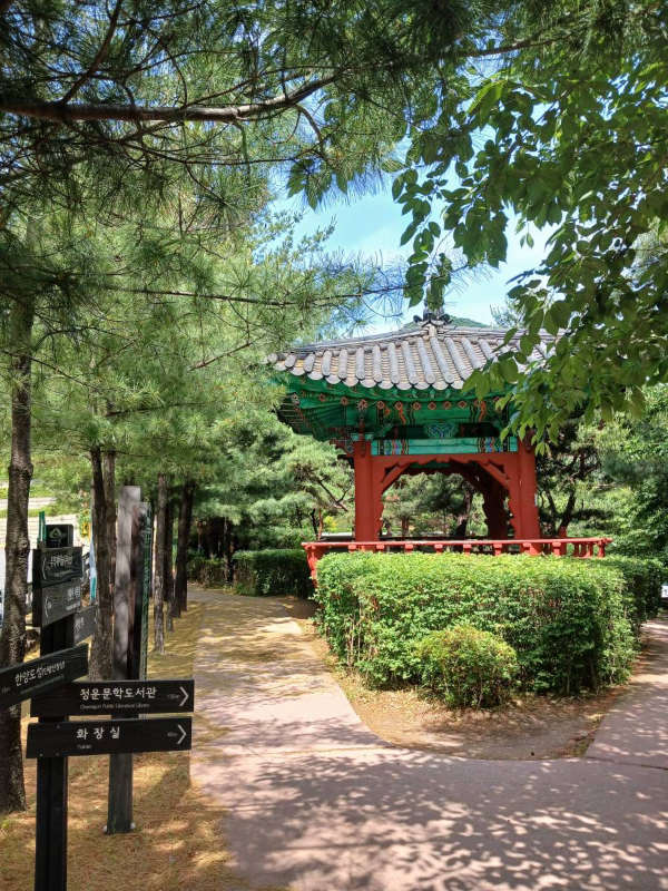 인왕산 둘레길 정자