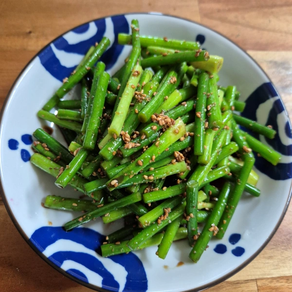 아삭한 마늘쫑 무침 레시피