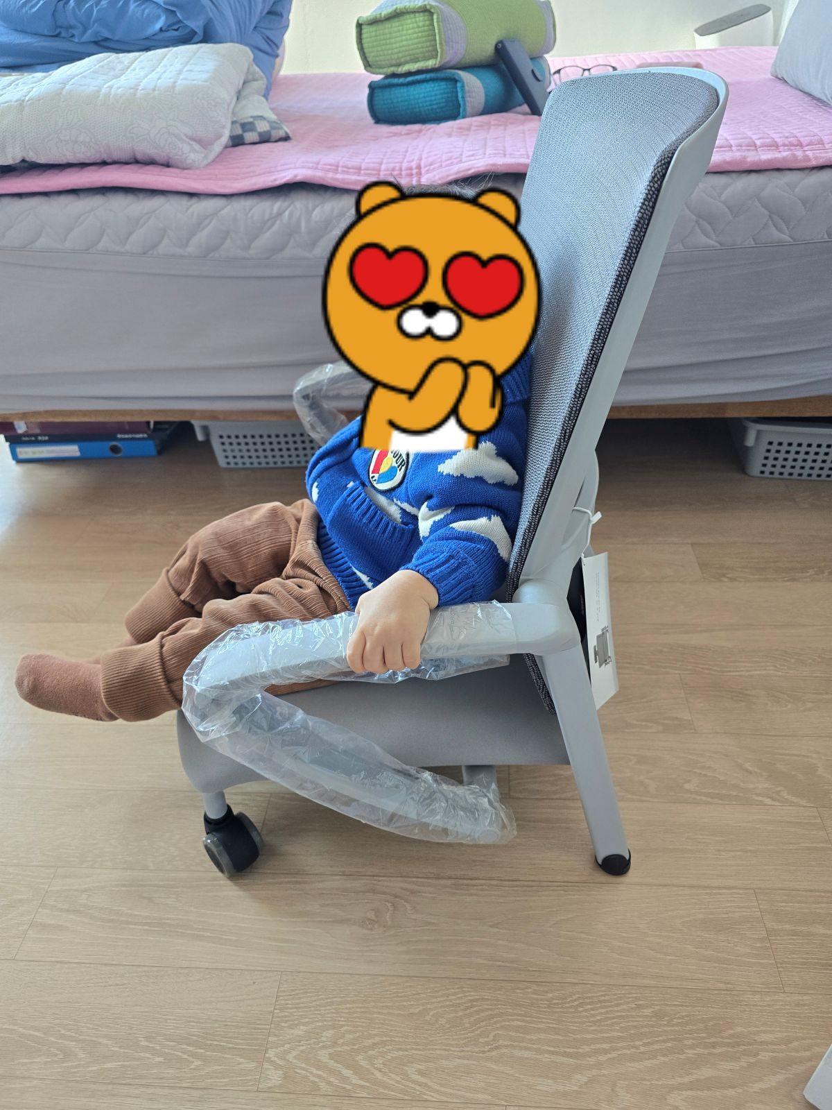 구매한-좌식-의자-앉은-모습