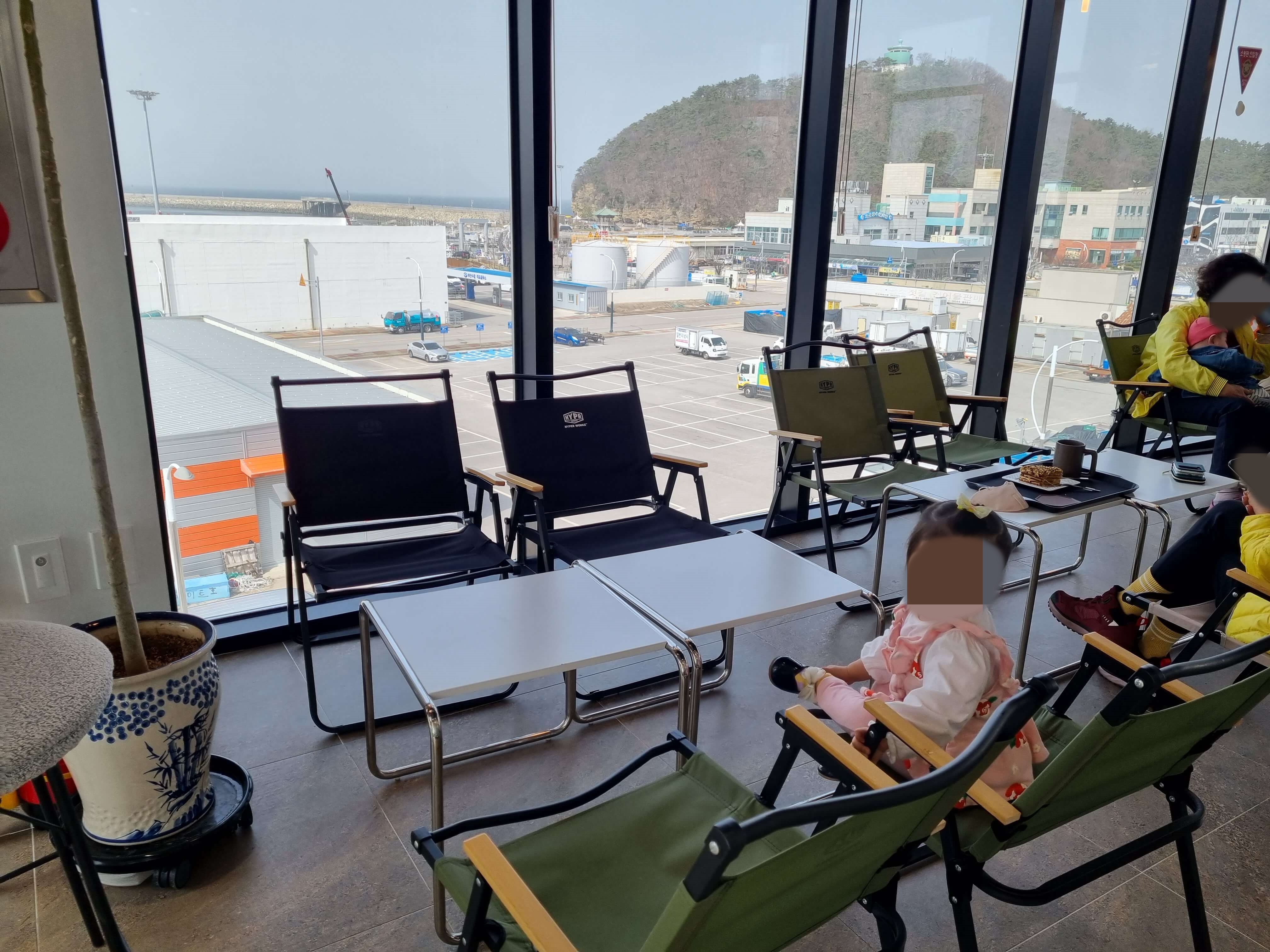 그라제격포카페 내부인테리어