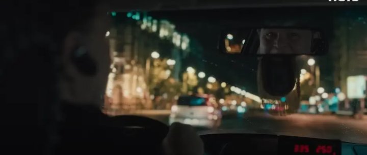 택시를타고집으로돌아가는줄리아