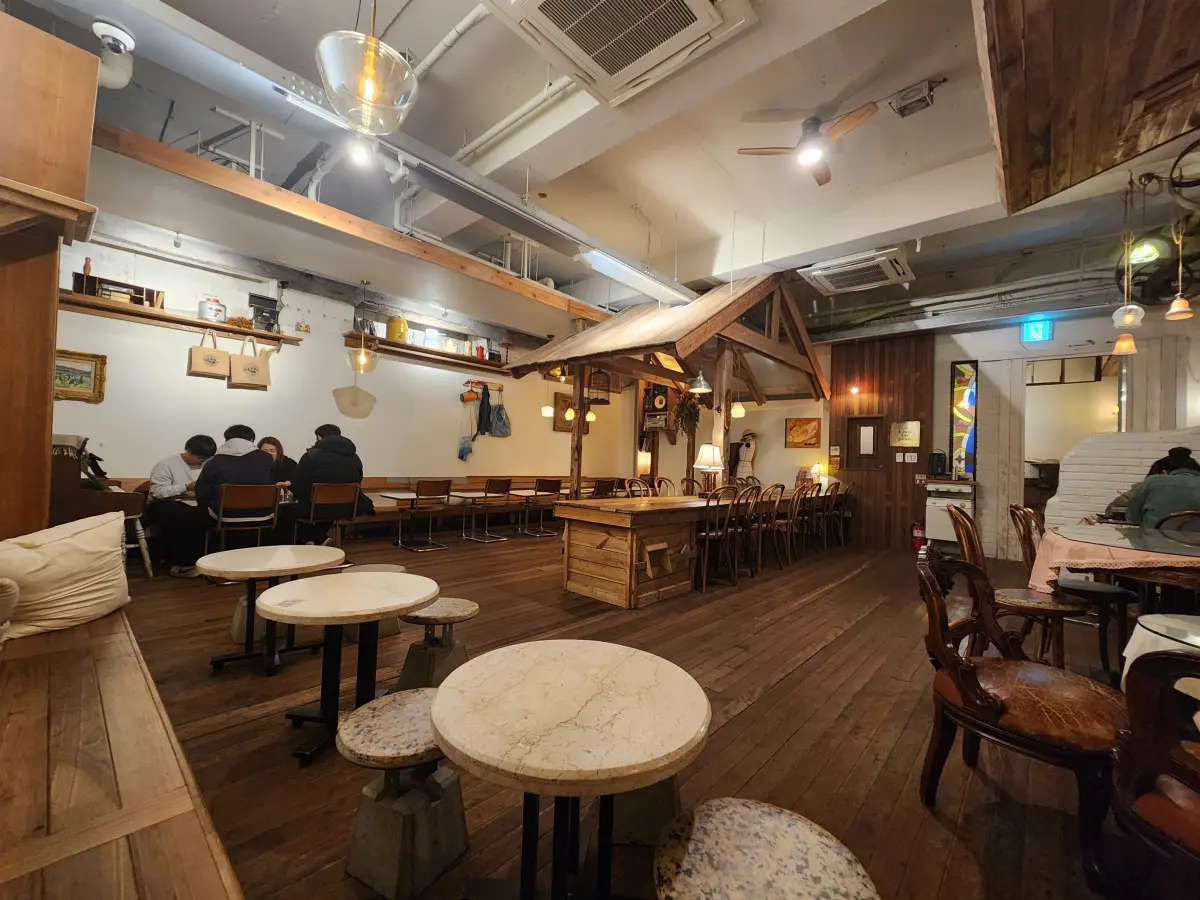 대전-가볼만한곳-성심당-본점-빵-먹을수있는-카페-성심당문화원-지하-1층-카페-공간