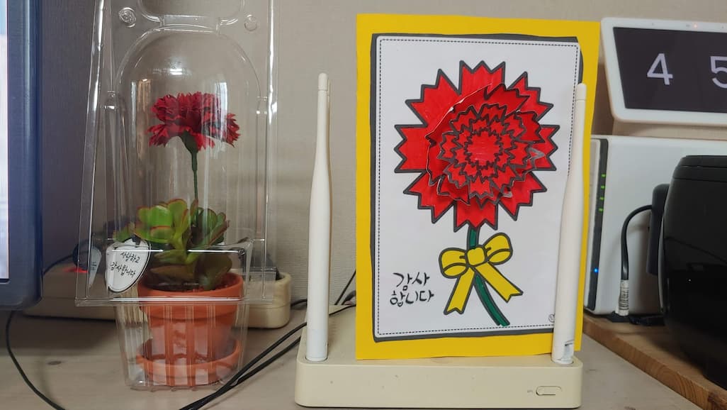 어버이날 카네이션 카드 감사 인사 집밥 준비 분위기