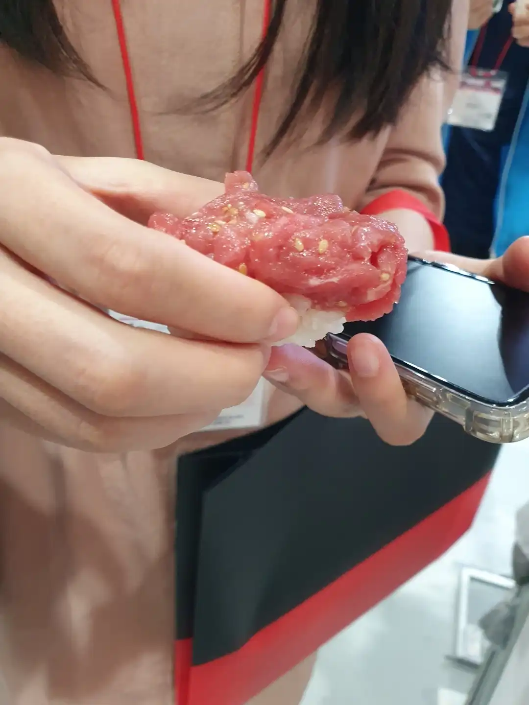 육회바른연어_육회초밥