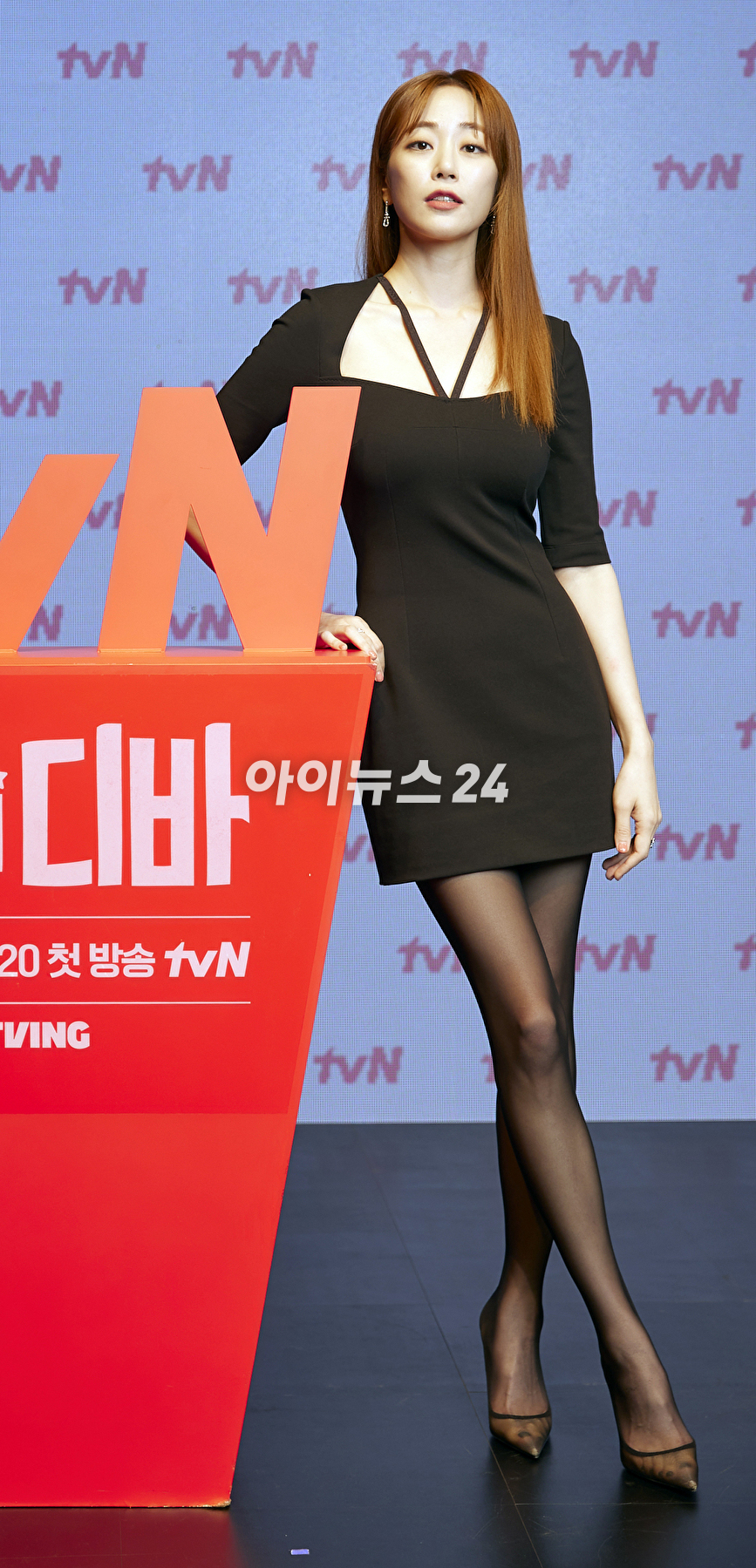 배우 김효진이 19일 온라인으로 진행된 tvN 새 토일드라마 '무인도의 디바' 제작발표회에 참석하고 있다. [사진=tvN]