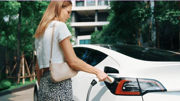 전기차 충전하는 모습