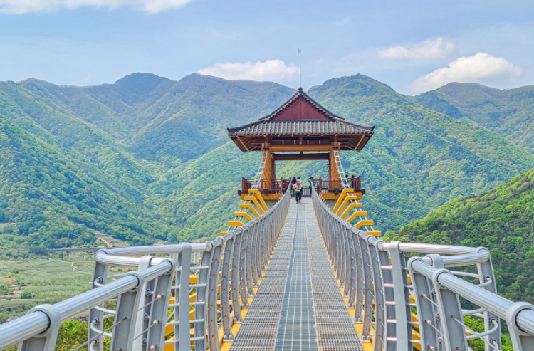 봉명산 출렁다리