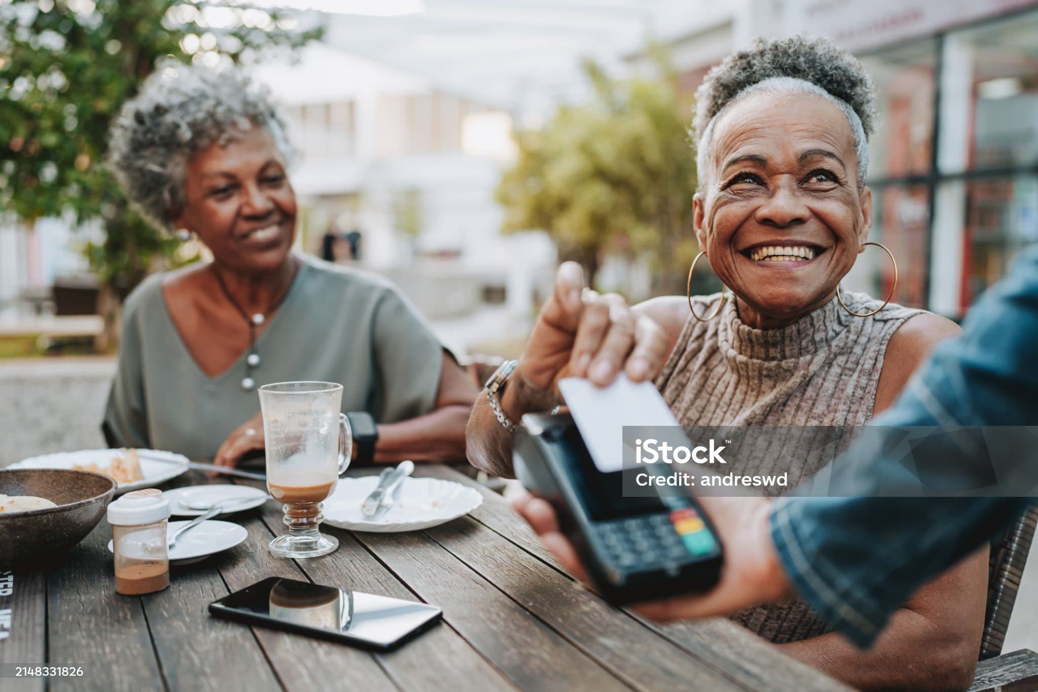 해외에서 신용카드 vs 체크카드, 뭐가 더 유리할까?