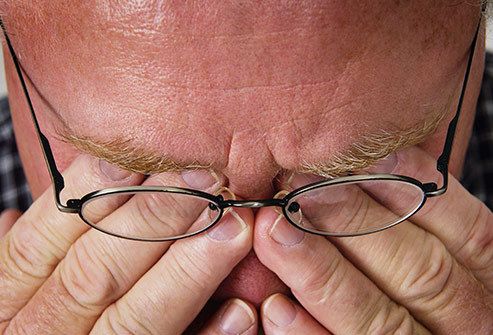 눈꺼풀이 떨리는 증상