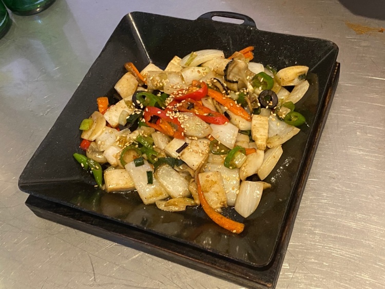 이색 떡볶이 대결 싱싱한 해산물 실내포차 홍게 떡볶이 강남 교대역 맛집 추천 생방송투데이 리얼맛집 오늘방송 수요맛전