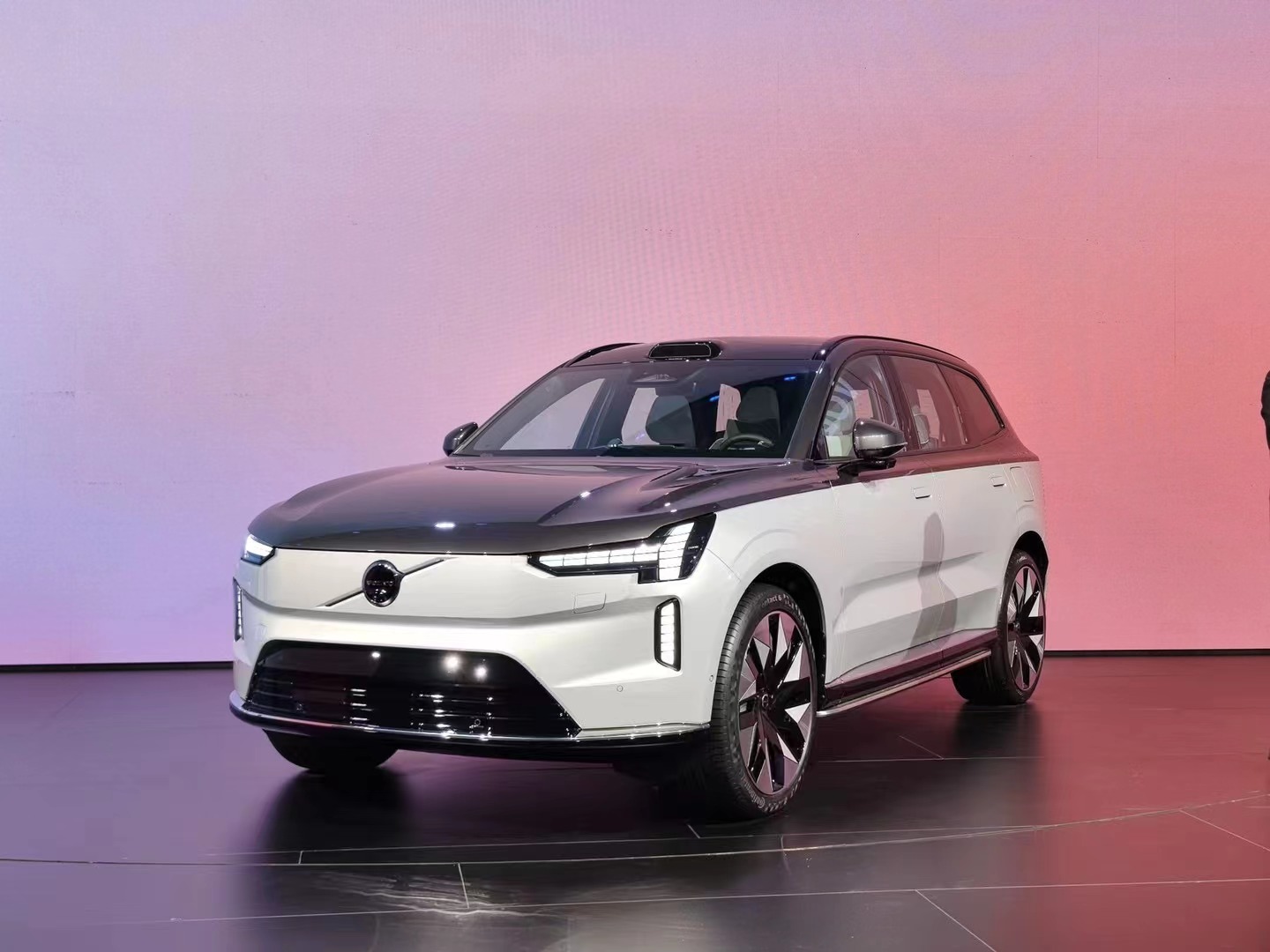 볼보 한정판 플래그십 전기 SUV 'EX90 엑설런스 (VOLVO EX90 Excellence)'