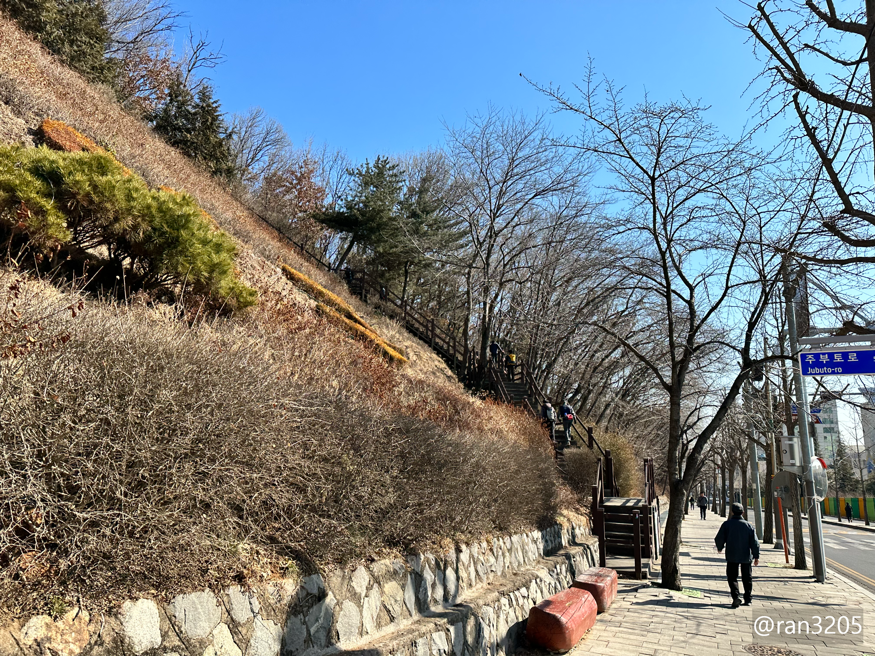 계양산 초입