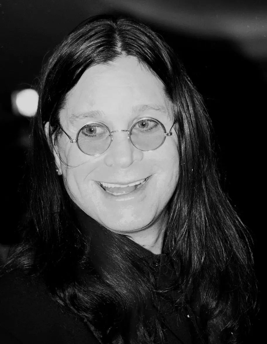 웃는-오지-오스본-흑백