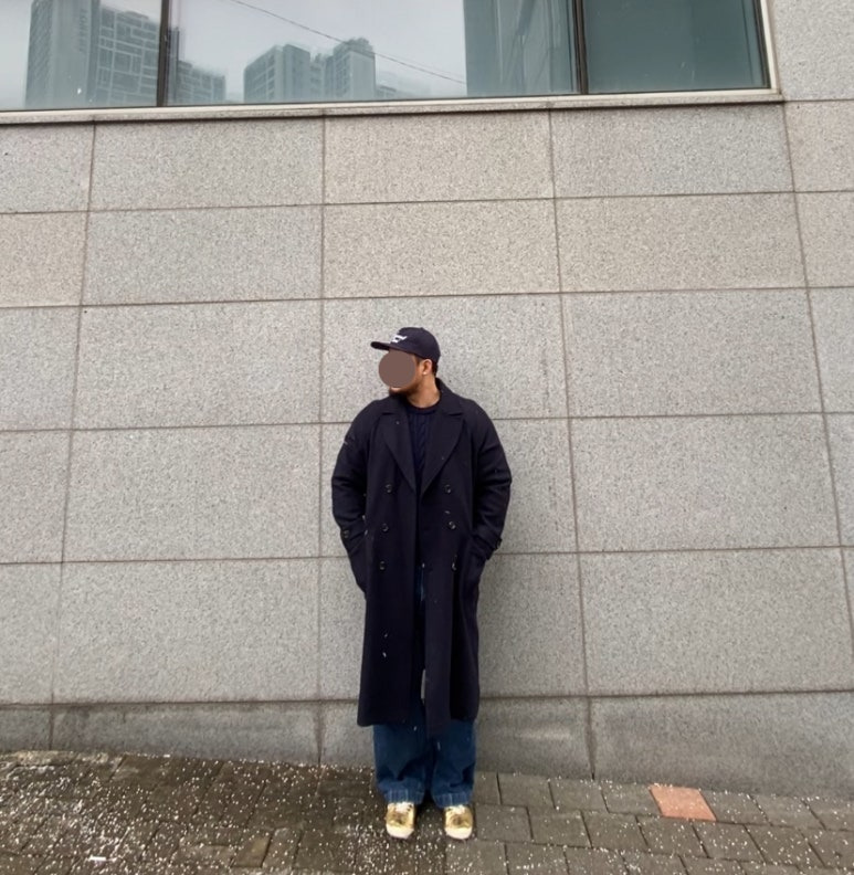 데일리룩('26.1.12.)에페 빈티지 할리우드 스타 볼캡, 그레이휴 더블브레스티드 롱코트, 후브스 헤비케이블니트 울 스웨터, 무신사스탠다드 벌룬 팬츠, 아식스 오니츠카타이거 골드