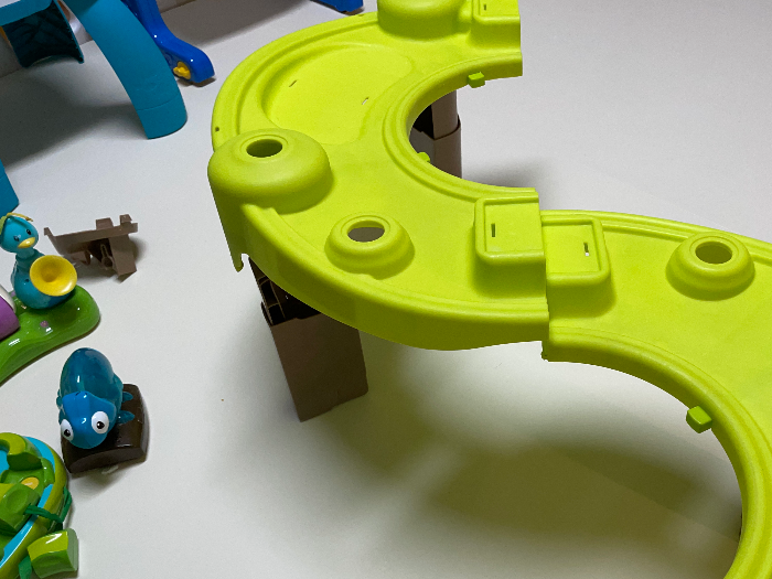 분리된-상판을-교차하여-결합