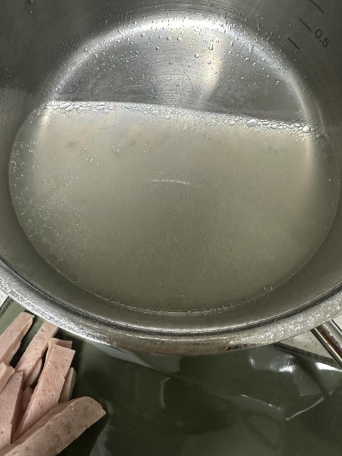 스팸 데쳐낸 물