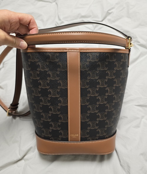 셀린느트리오페스몰버킷백탑핸들앞