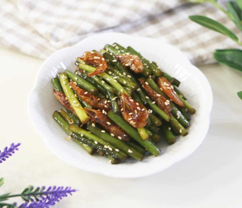 건새우 마늘쫑볶음