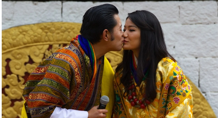 부탄의&nbsp;왕과&nbsp;왕비의 첫 출산과 명명식 VIDEO: Royal family confirm name of new princess and share first photos: Bhutan