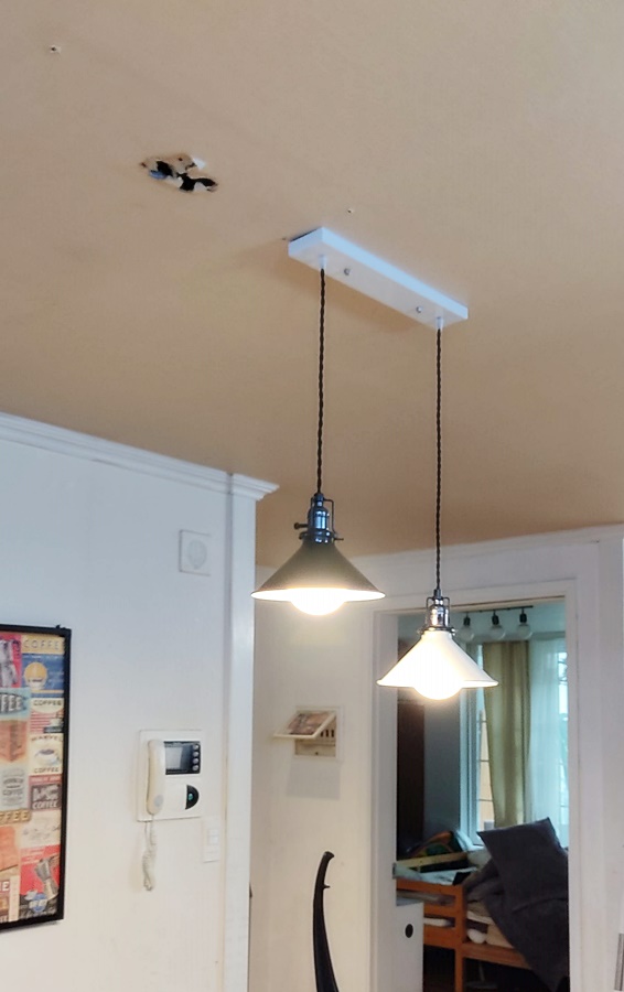 천장에 고정후 초명이 잘 켜지는지 확인