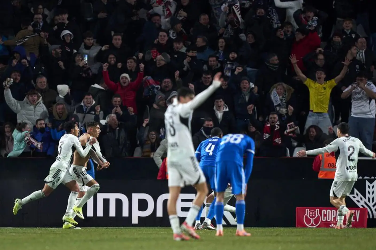 알바세테의 제프테 베탕코르가 결승골을 넣고 기뻐하는 모습