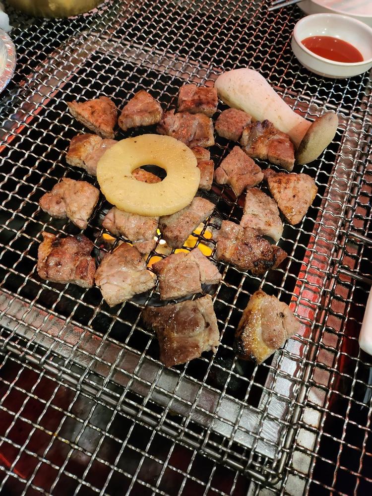 돈먹은가리비 생목살 커팅