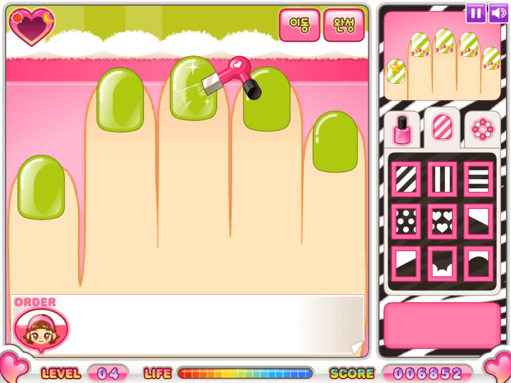 쥬디의-네일아트-플래시게임-플레이2-매니큐어를-바르고-드라이기로-말리는-화면